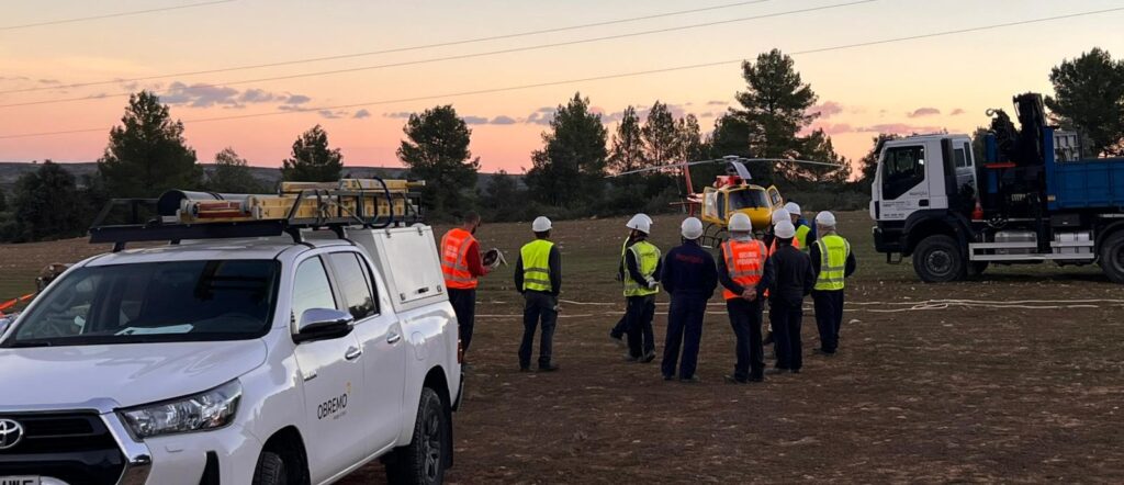 Obremo Electricidad ejecuta la renovación de la línea aérea de media tensión en Bocairent, mejorando la seguridad y fiabilidad del suministro eléctrico en la Sierra de Mariola
